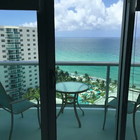 Hollywood On Beach Apartment